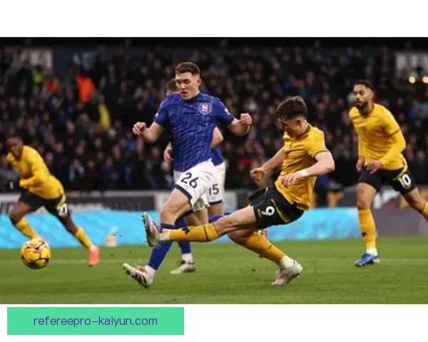 哈兰德在对狼队的比赛中表现出色，迎来帽子戏法状态回暖